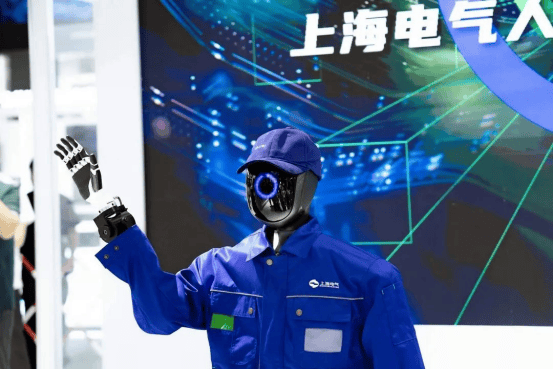 皇冠信用網出租_上海电气发布首款自研人形机器人“溯元” 双臂机器人“灵柯”亮相