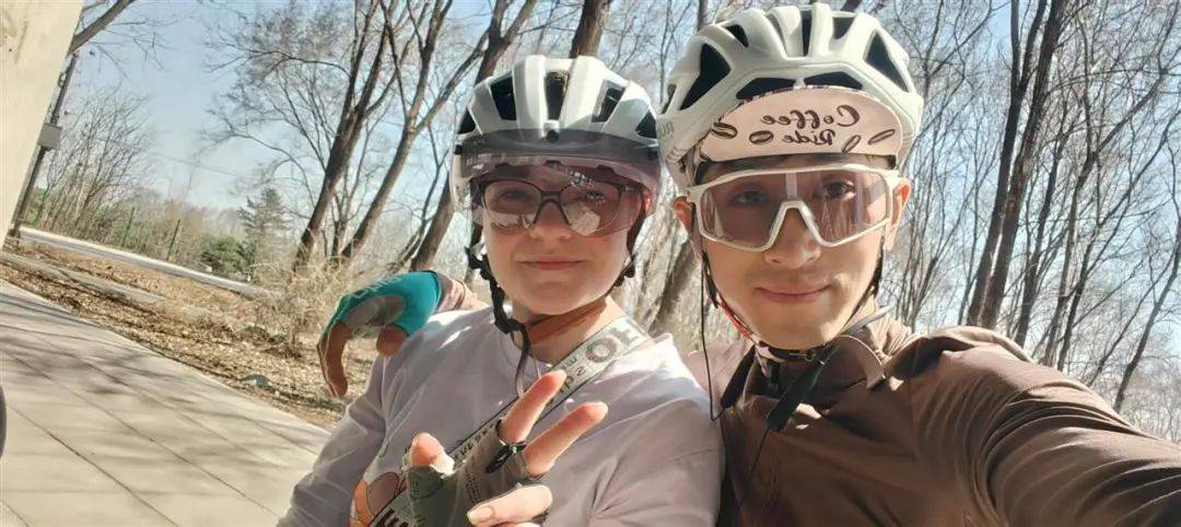 西班牙甲组联赛_外卖小伙结识美籍幼师5个月闪婚：一句话俘获芳心西班牙甲组联赛，没花一分彩礼