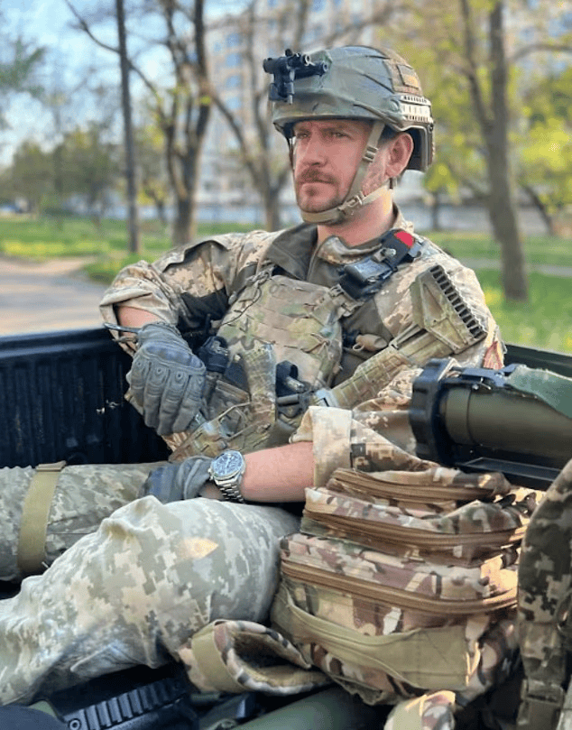 皇冠信用网代理_乌军一英国雇佣兵返乡后开枪自杀:年仅40岁皇冠信用网代理,曾在前线失去左腿