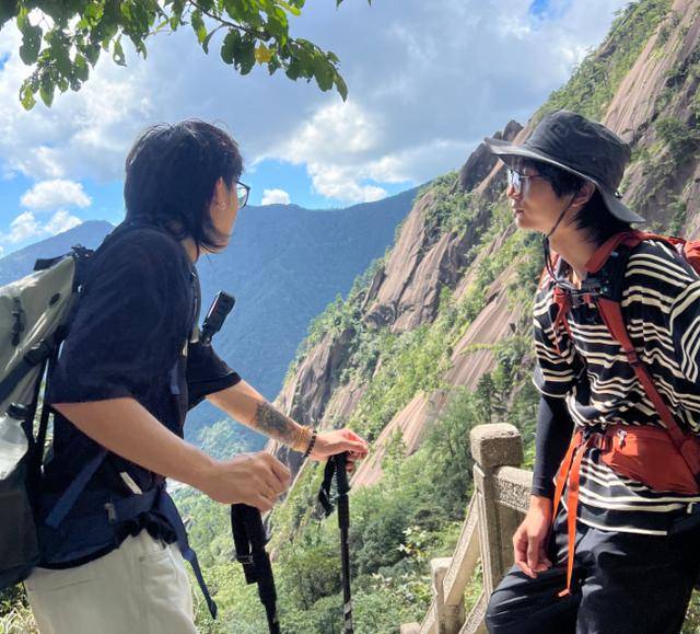 皇冠登3代理申请_两个00后刮腻子一年营收100多万元皇冠登3代理申请!梦想是画遍全球